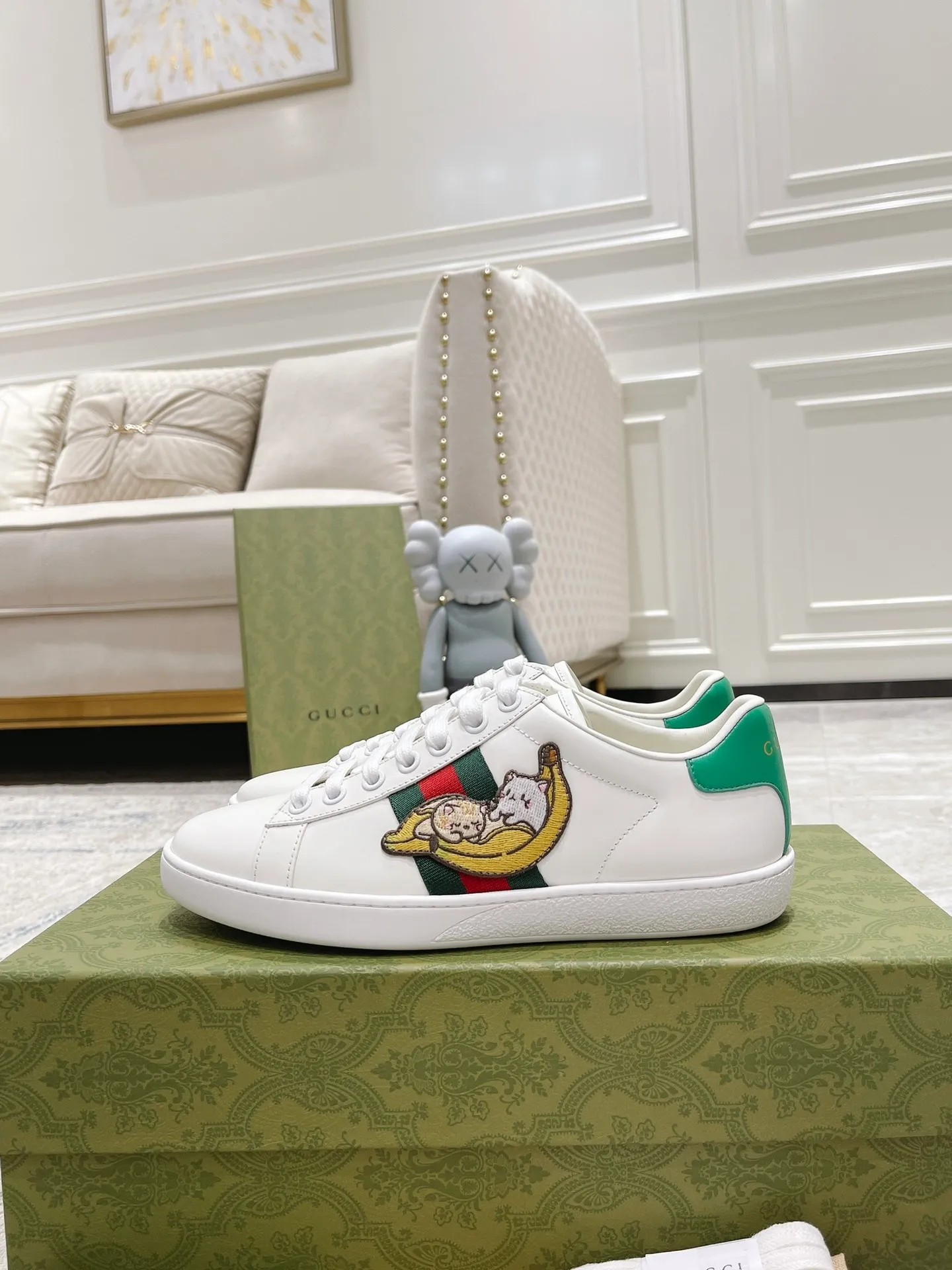 👟👟Ex-factory price 440👟👟 Women's shoe factory GUCCi's latest anti-counterfeiting line classic sports lace-up white shoes for couples ☝︎57 layouts of the whole series are shipped with high quality★ Color matching is being updated continuously... 🔥Look for our upgraded version quality, original mold opening ✔️Original last shape ✔ Everything is authentic from the inside out🥊 🍬Material: 🔸The upper is made of Italian cowhide imported from the original factory. The comfort and softness are higher than ordinary cowhide from domestic factories. ➕Full cowhide lining and foot pads. The lining adopts the same lasting method as the original. The midsole is also printed with double G and the insole is also original molded. 3D craftsmanship❗️Different from ordinary products in the market❗️➕The outsole adopts the original high-density one-to-one sole➕⚠️The snakeskin tail is consistent with the authentic color, and the real snakeskin is a small piece➕🗯The embroidered patches are also authentic. After disassembly, each color comparison is accurate before shipment‼ ️ Shoe size: Female 35-40 Male 39-44